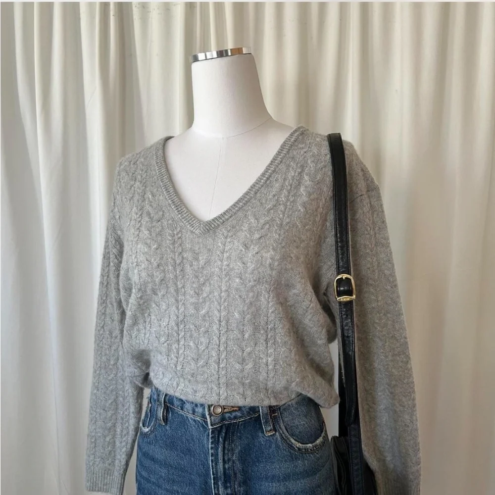 Grey J. Crew Cashmere Cable knit V-neck sweater XS - Picture 1 of 8